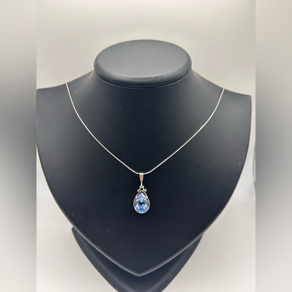 Lovely 925 sterling silver and blue cz tear drop necklace